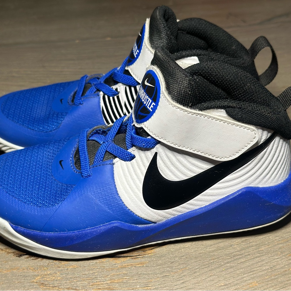 Nike Team Hustle Blue and White basketball Sneakers toddler boys size 13